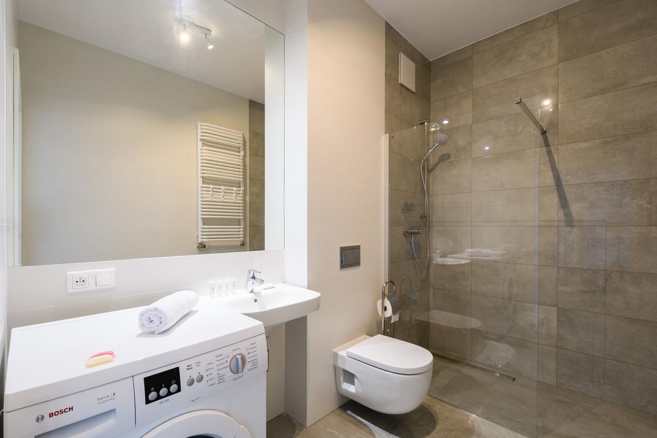 19 Dzielnica Kolejowa P&O Serviced Apartments Варшава Экстерьер фото