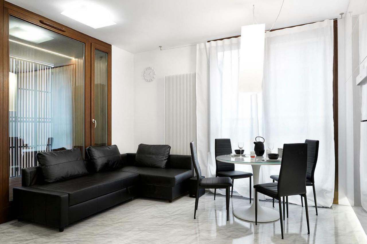 19 Dzielnica Kolejowa P&O Serviced Apartments Варшава Экстерьер фото